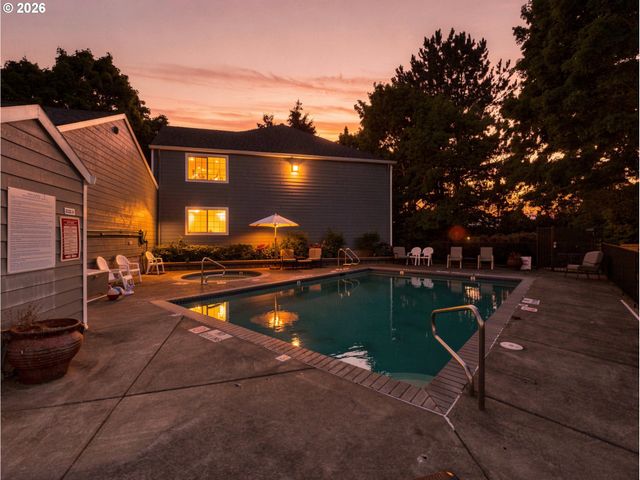 17516 Nw SPRINGVILLE Rd B6, Portland, OR 97229