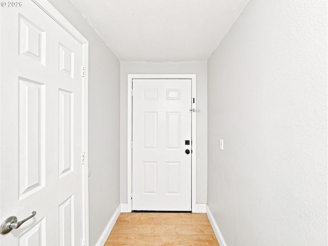 17516 Nw SPRINGVILLE Rd B6, Portland, OR 97229