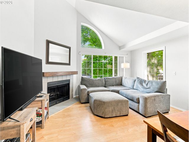 17516 Nw SPRINGVILLE Rd B6, Portland, OR 97229