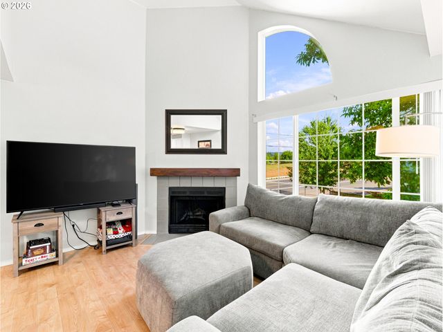 17516 Nw SPRINGVILLE Rd B6, Portland, OR 97229