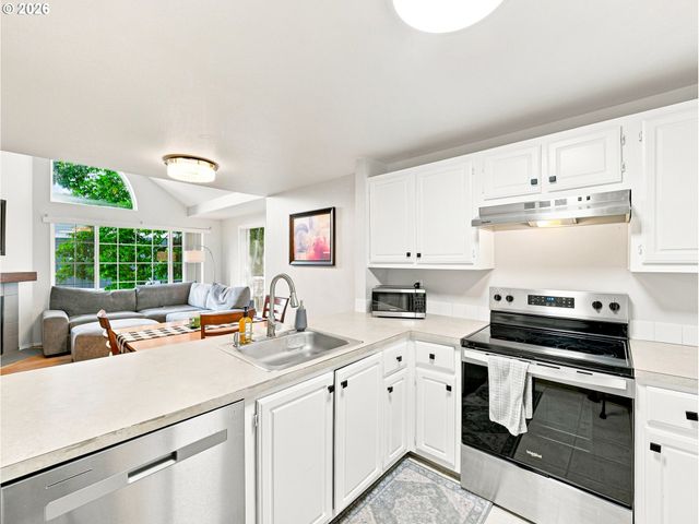 17516 Nw SPRINGVILLE Rd B6, Portland, OR 97229