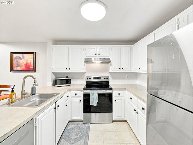 17516 Nw SPRINGVILLE Rd B6, Portland, OR 97229