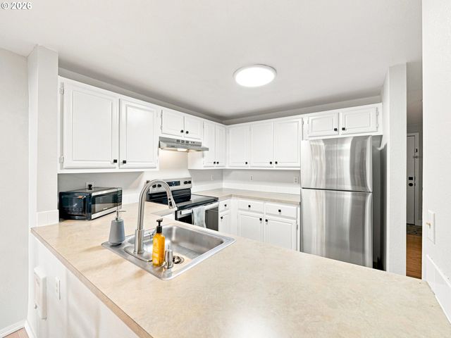 17516 Nw SPRINGVILLE Rd B6, Portland, OR 97229