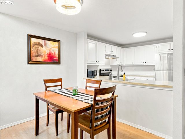 17516 Nw SPRINGVILLE Rd B6, Portland, OR 97229