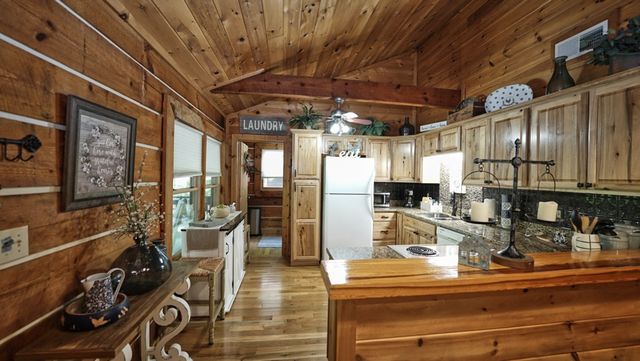 210 Shade Tree Lane, Mineral Bluff, GA 30559