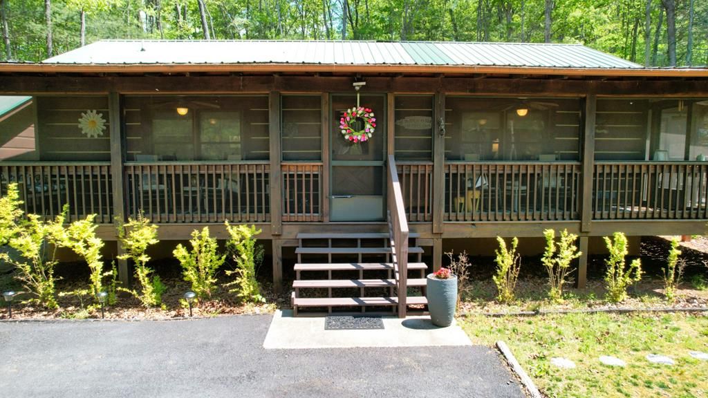 210 Shade Tree Lane, Mineral Bluff, GA 30559