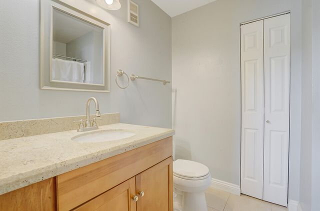 4855 Via Palm Lakes 902, West Palm Beach, FL 33417