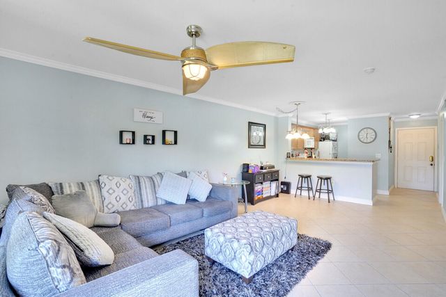 4855 Via Palm Lakes 902, West Palm Beach, FL 33417