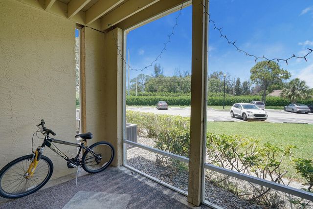 4855 Via Palm Lakes 902, West Palm Beach, FL 33417