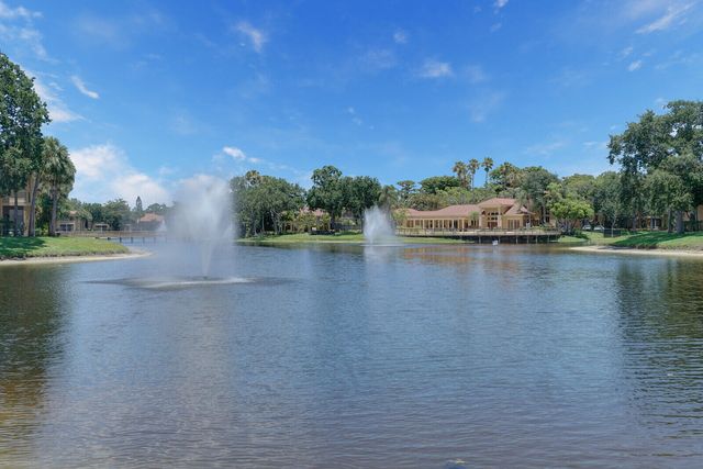 4855 Via Palm Lakes 902, West Palm Beach, FL 33417