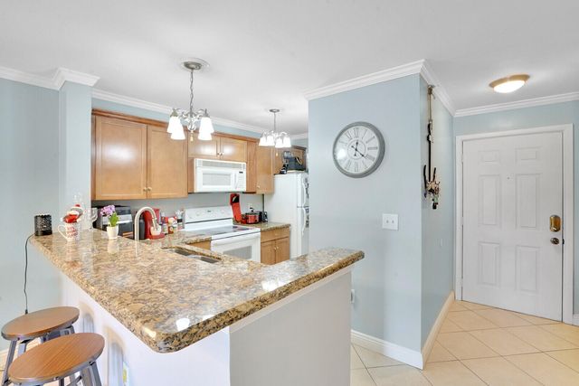 4855 Via Palm Lakes 902, West Palm Beach, FL 33417