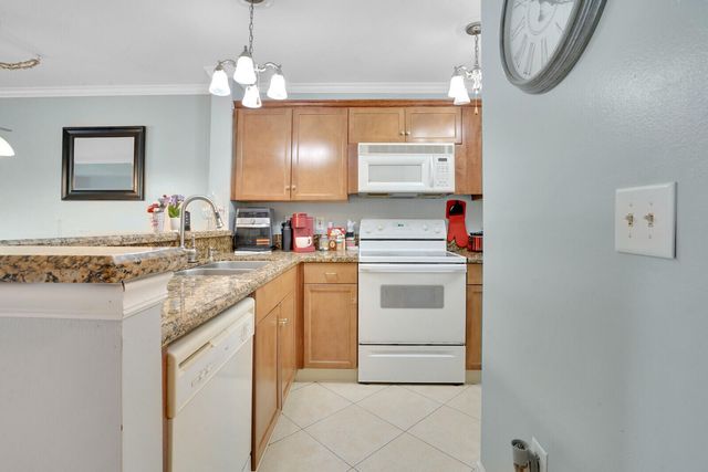 4855 Via Palm Lakes 902, West Palm Beach, FL 33417