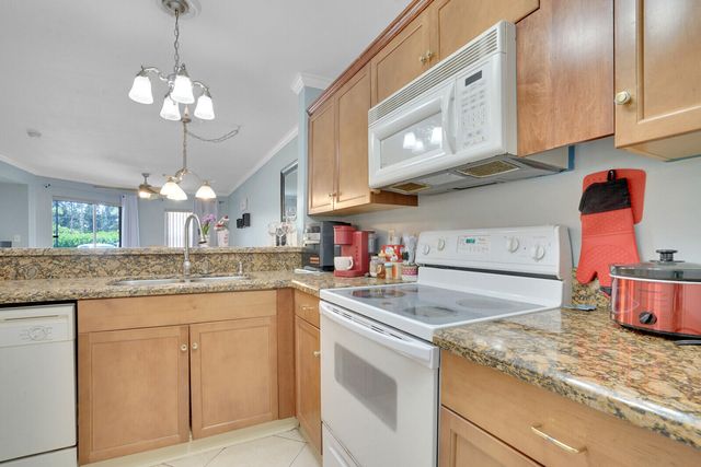 4855 Via Palm Lakes 902, West Palm Beach, FL 33417