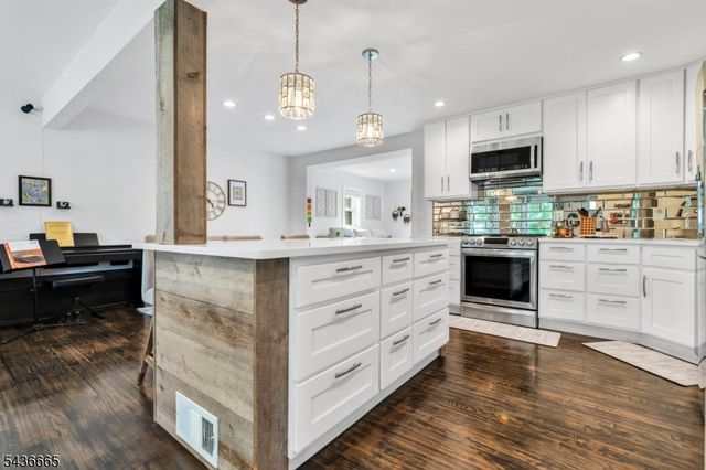5 Riker Hill Rd, Livingston Twp., NJ 07039