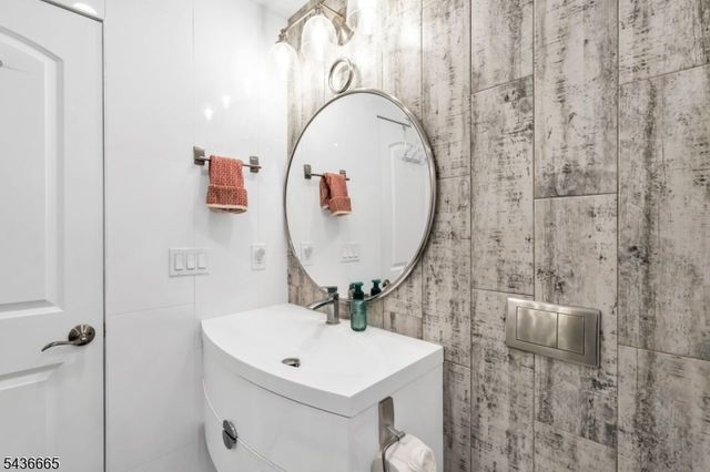 5 Riker Hill Rd, Livingston Twp., NJ 07039