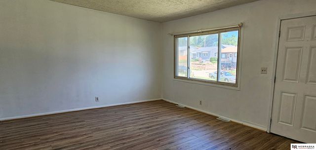 3236 S 39th Street, Omaha, NE 68105