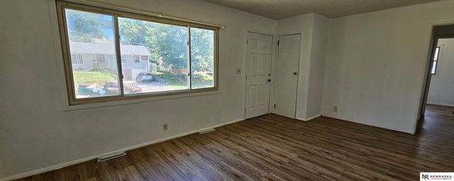 3236 S 39th Street, Omaha, NE 68105