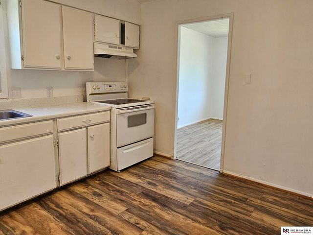 3236 S 39th Street, Omaha, NE 68105