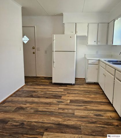 3236 S 39th Street, Omaha, NE 68105