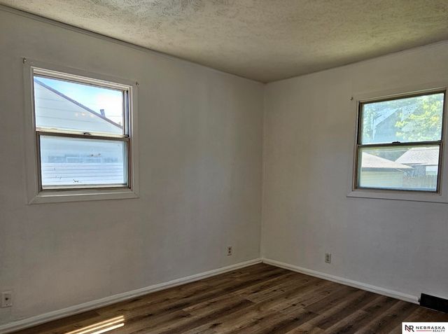 3236 S 39th Street, Omaha, NE 68105