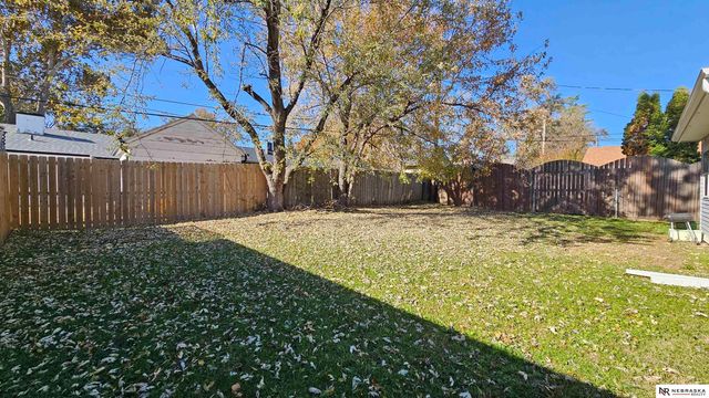 3236 S 39th Street, Omaha, NE 68105