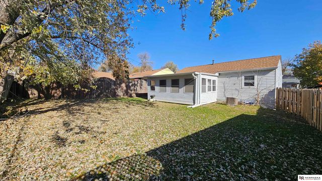 3236 S 39th Street, Omaha, NE 68105
