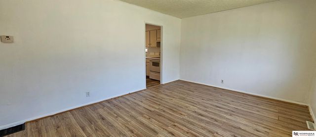 3236 S 39th Street, Omaha, NE 68105