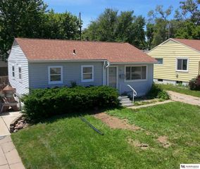 3236 S 39th Street, Omaha, NE 68105