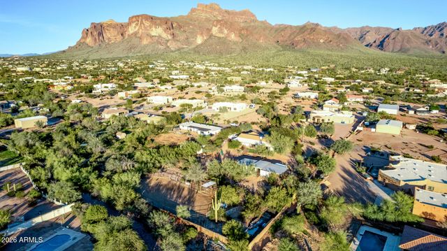 164 S SIXSHOOTER Road, Apache Junction, AZ 85119