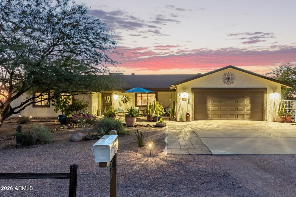 164 S SIXSHOOTER Road, Apache Junction, AZ 85119