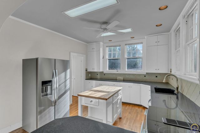1417 SW College AVE, Topeka, KS 66604