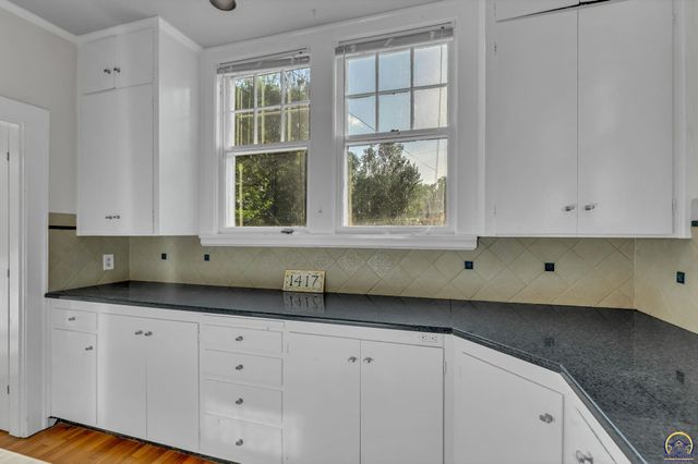 1417 SW College AVE, Topeka, KS 66604