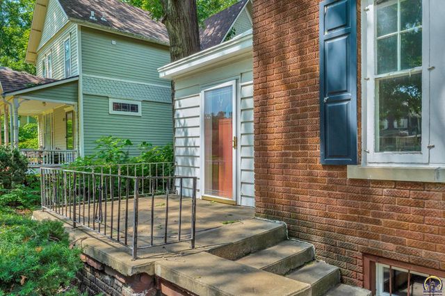 1417 SW College AVE, Topeka, KS 66604