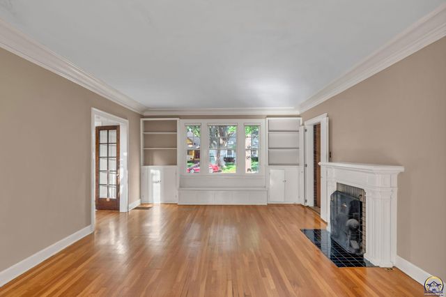 1417 SW College AVE, Topeka, KS 66604