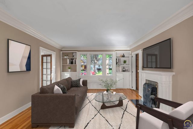 1417 SW College AVE, Topeka, KS 66604