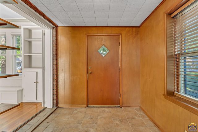 1417 SW College AVE, Topeka, KS 66604