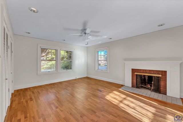 1417 SW College AVE, Topeka, KS 66604
