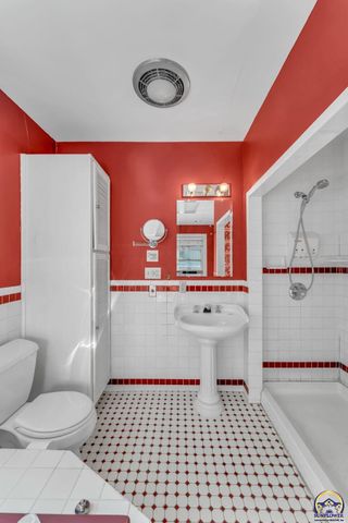 1417 SW College AVE, Topeka, KS 66604