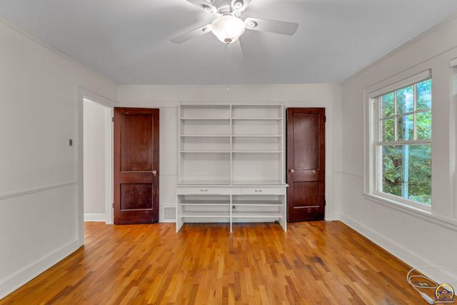 1417 SW College AVE, Topeka, KS 66604