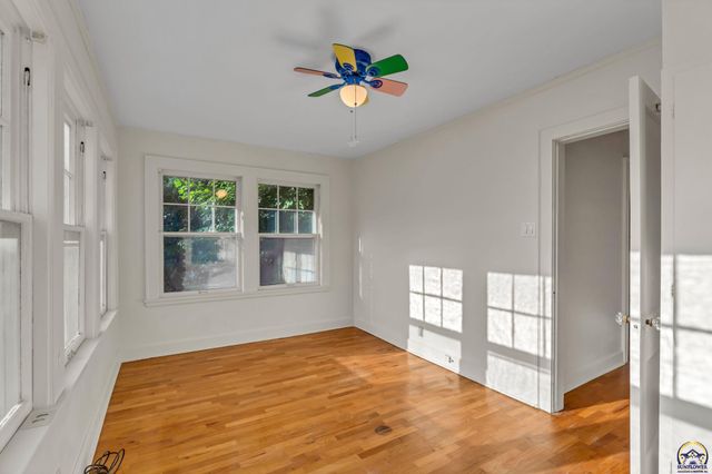 1417 SW College AVE, Topeka, KS 66604