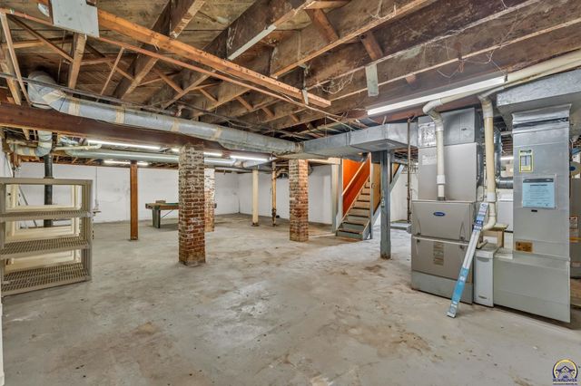 1417 SW College AVE, Topeka, KS 66604