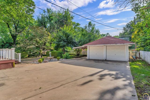 1417 SW College AVE, Topeka, KS 66604