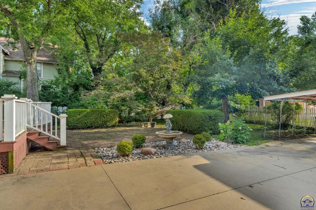 1417 SW College AVE, Topeka, KS 66604