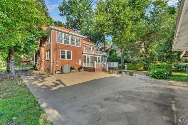 1417 SW College AVE, Topeka, KS 66604