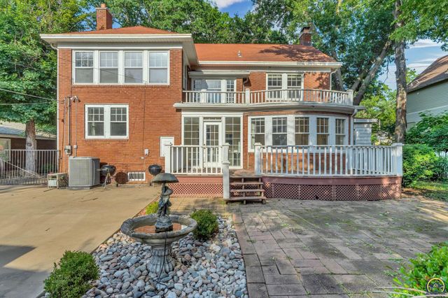 1417 SW College AVE, Topeka, KS 66604