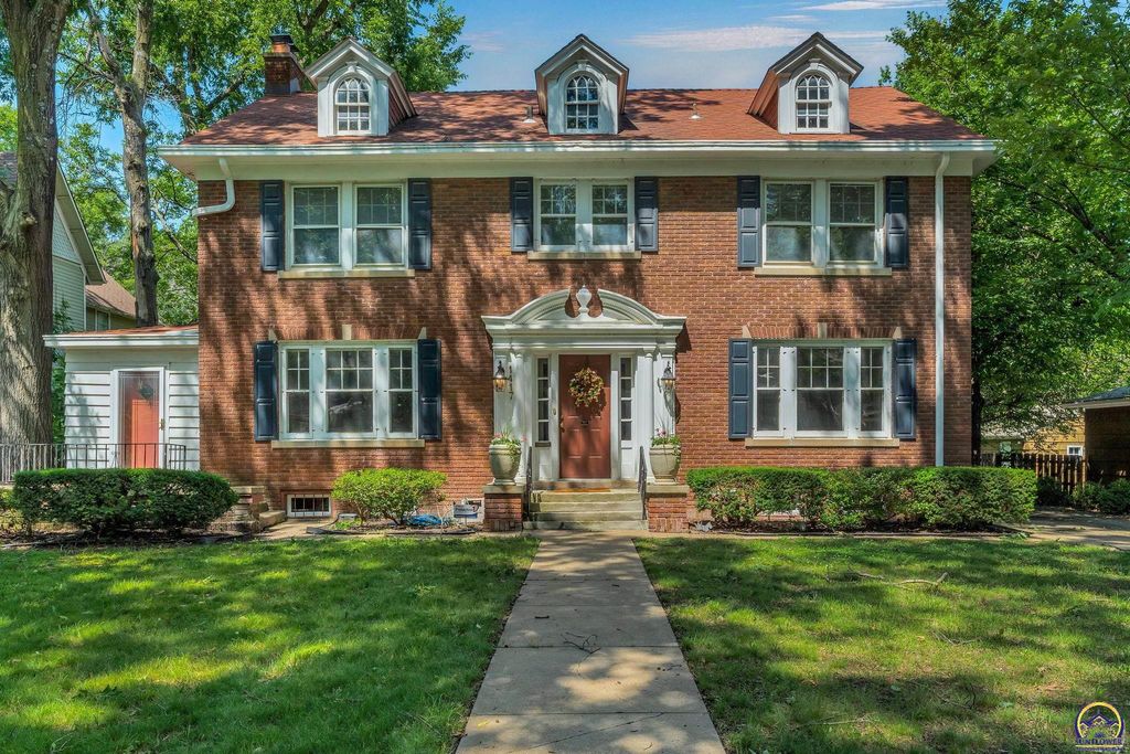 1417 SW College AVE, Topeka, KS 66604