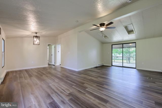 62 W SLOKOM AVE, Christiana, PA 17509