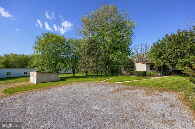 62 W SLOKOM AVE, Christiana, PA 17509