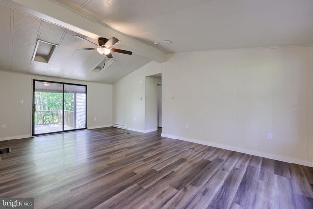 62 W SLOKOM AVE, Christiana, PA 17509
