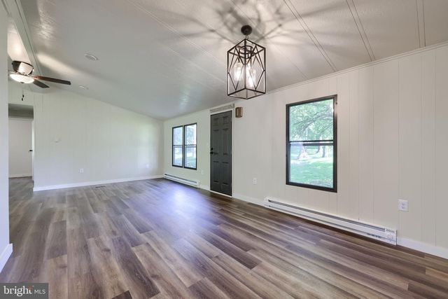 62 W SLOKOM AVE, Christiana, PA 17509